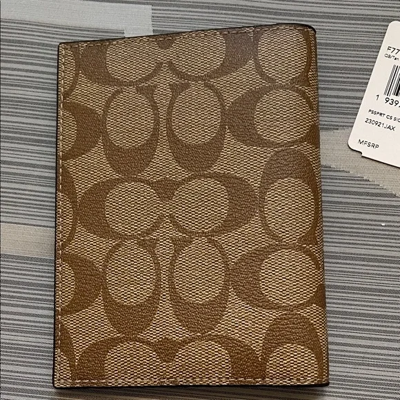 NWT Coach limited edition Brown and Orange Gummy Bear Print Wallet - Picture 3 of 6